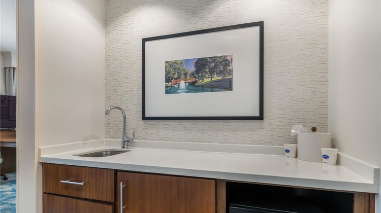 Hampton Inn & Suites Dallas/Plano-East Room