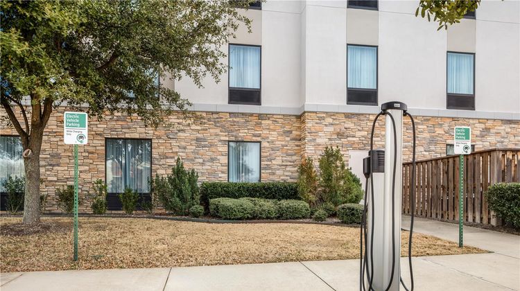 Hampton Inn & Suites Dallas/Plano-East Exterior
