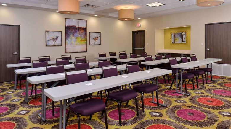<b>Hampton Inn & Suites-Dallas Market Ctr Meeting</b>. Images powered by <a href="https://iceportal.shijigroup.com/" title="IcePortal" target="_blank">IcePortal</a>.