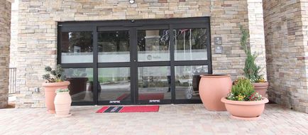 Hampton Inn & Suites-Dallas Market Ctr Exterior