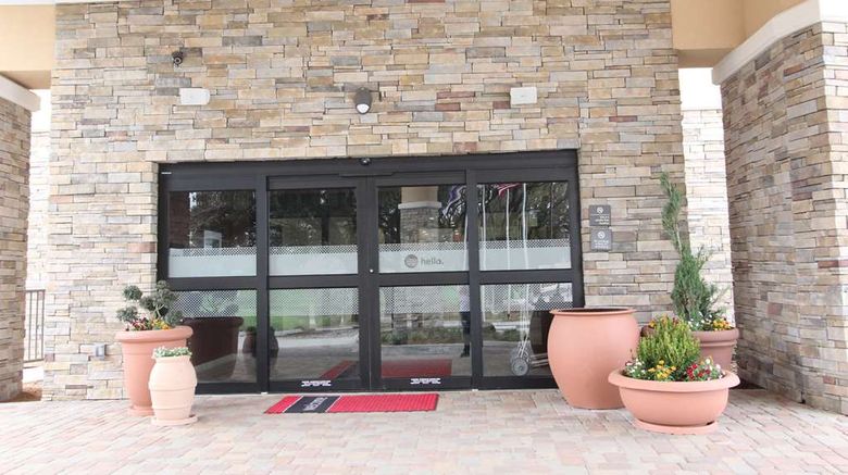<b>Hampton Inn & Suites-Dallas Market Ctr Exterior</b>. Images powered by <a href="https://iceportal.shijigroup.com/" title="IcePortal" target="_blank">IcePortal</a>.