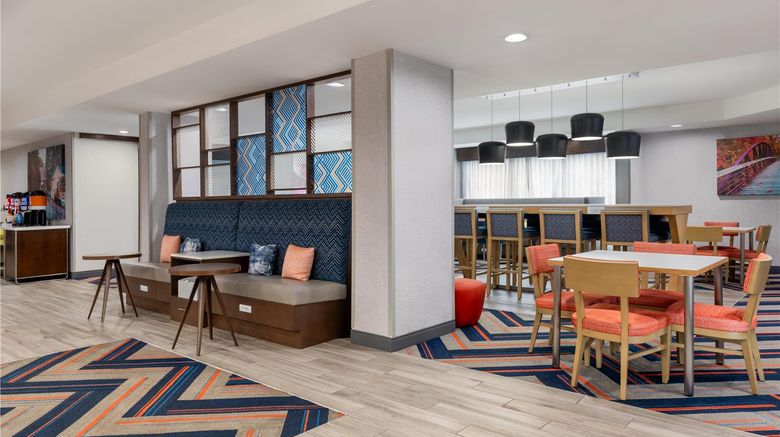 <b>Hampton Inn Eden Lobby</b>. Images powered by <a href="https://iceportal.shijigroup.com/" title="IcePortal" target="_blank">IcePortal</a>.