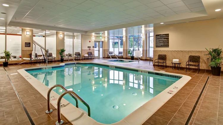Hilton Garden Inn Woodbridge Pool