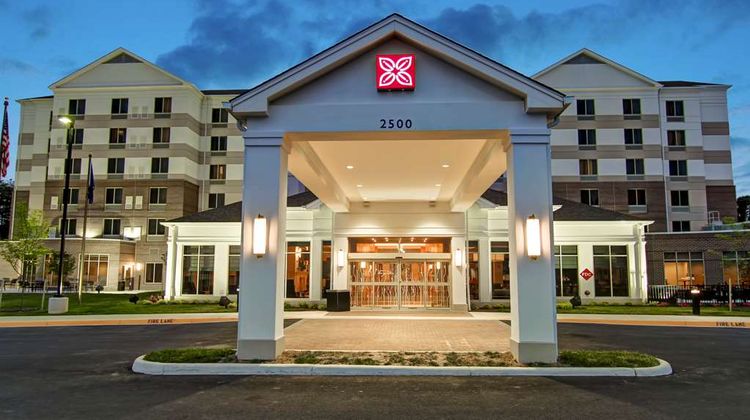 Hilton Garden Inn Woodbridge Exterior