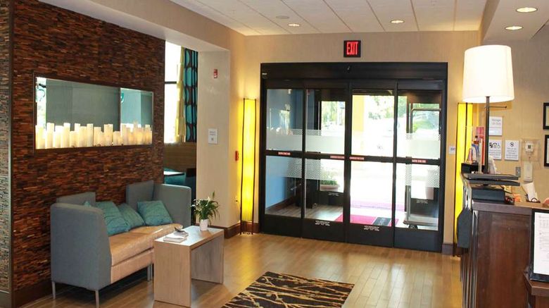 <b>Hampton Inn & Suites Stroudsburg Bartons Lobby</b>. Images powered by <a href="https://iceportal.shijigroup.com/" title="IcePortal" target="_blank">IcePortal</a>.