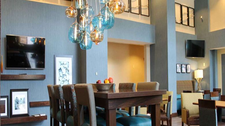 <b>Hampton Inn & Suites Stroudsburg Bartons Lobby</b>. Images powered by <a href="https://iceportal.shijigroup.com/" title="IcePortal" target="_blank">IcePortal</a>.