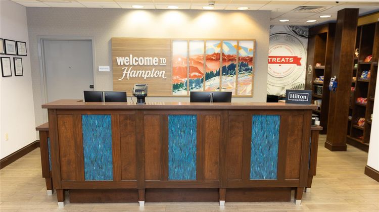 Hampton Inn & Suites Stroudsburg Bartons Lobby