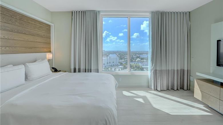 <b>Beach House Fort Lauderdale, a Hilton Resort Room</b>. Images powered by <a href="https://iceportal.shijigroup.com/" title="IcePortal" target="_blank">IcePortal</a>.