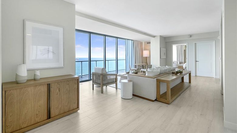<b>Beach House Fort Lauderdale, a Hilton Resort Room</b>. Images powered by <a href="https://iceportal.shijigroup.com/" title="IcePortal" target="_blank">IcePortal</a>.