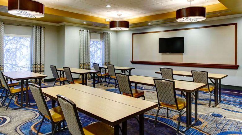 <b>Hampton Inn & Suites Columbus, MS Meeting</b>. Images powered by <a href="https://iceportal.shijigroup.com/" title="IcePortal" target="_blank">IcePortal</a>.