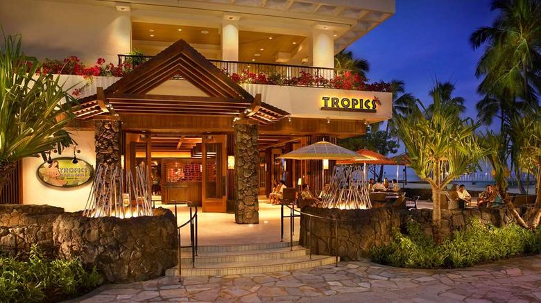 <b>Hilton Hawaiian Village Restaurant</b>. Images powered by <a href="https://iceportal.shijigroup.com/" title="IcePortal" target="_blank">IcePortal</a>.