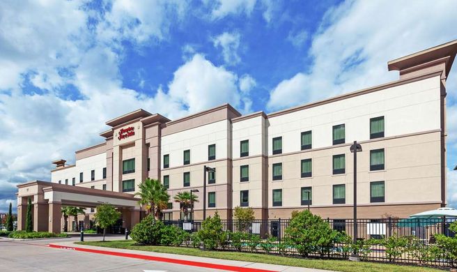 Hampton Inn & Suites Houston North IAH Exterior