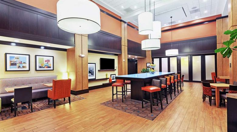 <b>Hampton Inn & Suites Houston North IAH Lobby</b>. Images powered by <a href="https://iceportal.shijigroup.com/" title="IcePortal" target="_blank">IcePortal</a>.