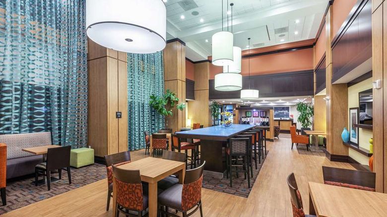 <b>Hampton Inn & Suites Houston North IAH Lobby</b>. Images powered by <a href="https://iceportal.shijigroup.com/" title="IcePortal" target="_blank">IcePortal</a>.