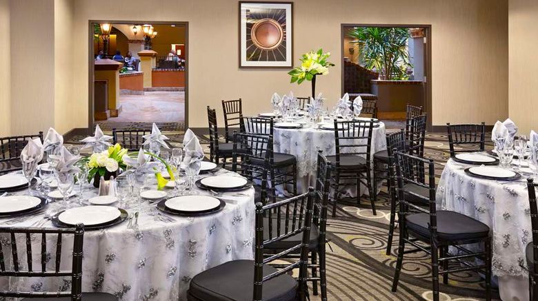 <b>Embassy Suites Hotel LAX South Restaurant</b>. Images powered by <a href="https://iceportal.shijigroup.com/" title="IcePortal" target="_blank">IcePortal</a>.