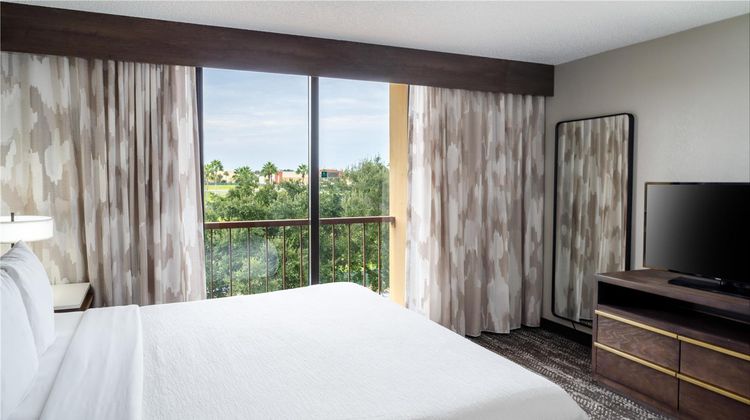 Embassy Suites Orlando North Room