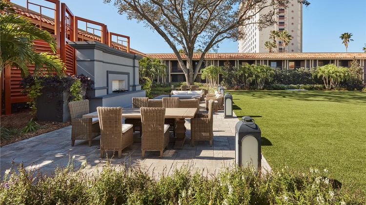 DoubleTree by Hilton Orlando Theme Park Exterior