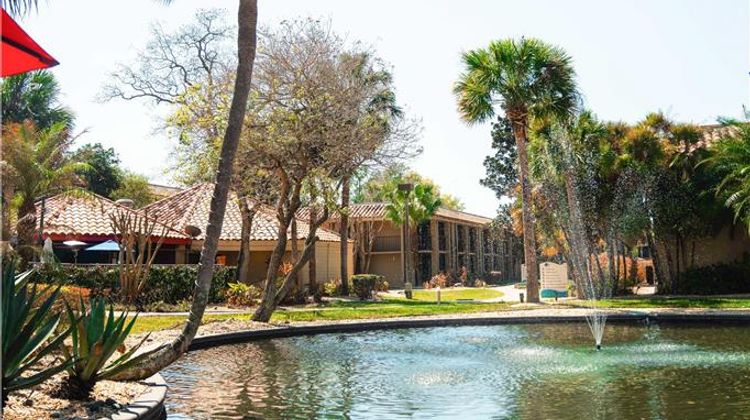 DoubleTree by Hilton Orlando Theme Park Exterior