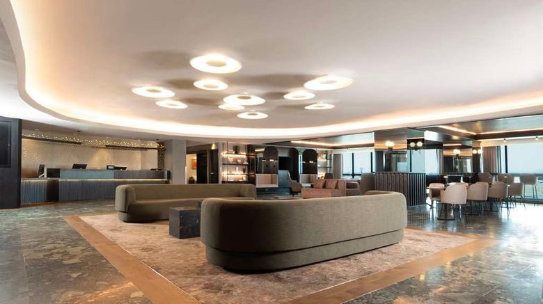 <b>Hilton Mexico City Airport Lobby</b>. Images powered by <a href="https://iceportal.shijigroup.com/" title="IcePortal" target="_blank">IcePortal</a>.