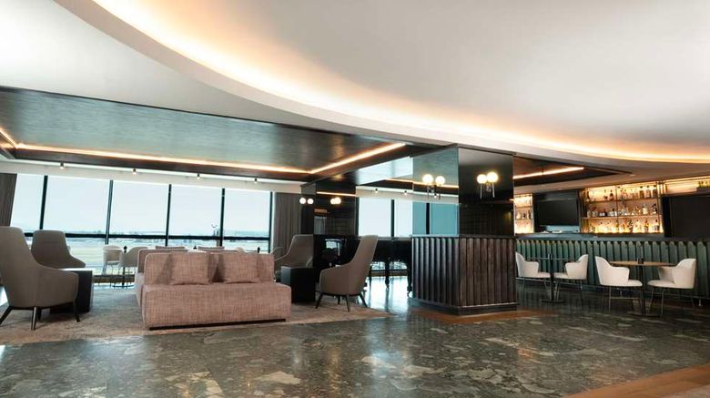 <b>Hilton Mexico City Airport Lobby</b>. Images powered by <a href="https://iceportal.shijigroup.com/" title="IcePortal" target="_blank">IcePortal</a>.