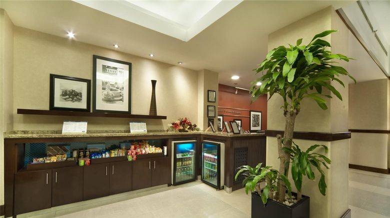 <b>Hampton Inn & Suites Centro Historico Restaurant</b>. Images powered by <a href="https://iceportal.shijigroup.com/" title="IcePortal" target="_blank">IcePortal</a>.