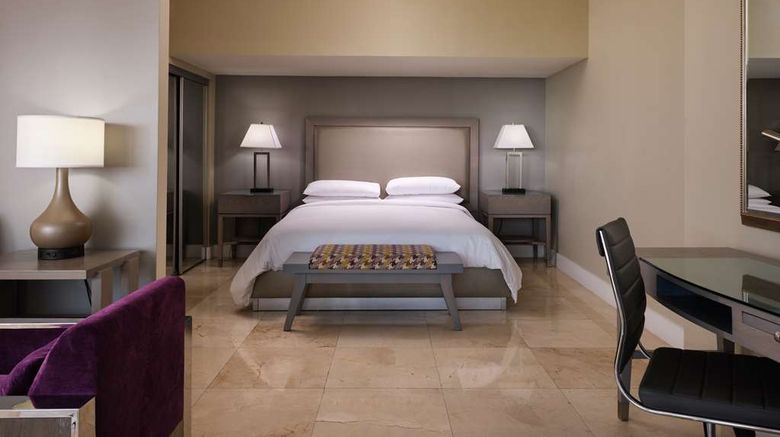 <b>Doubletree by Hilton Grand Biscayne Bay Room</b>. Images powered by <a href="https://iceportal.shijigroup.com/" title="IcePortal" target="_blank">IcePortal</a>.