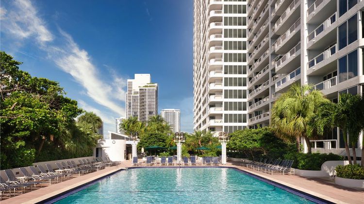 Doubletree by Hilton Grand Biscayne Bay Pool