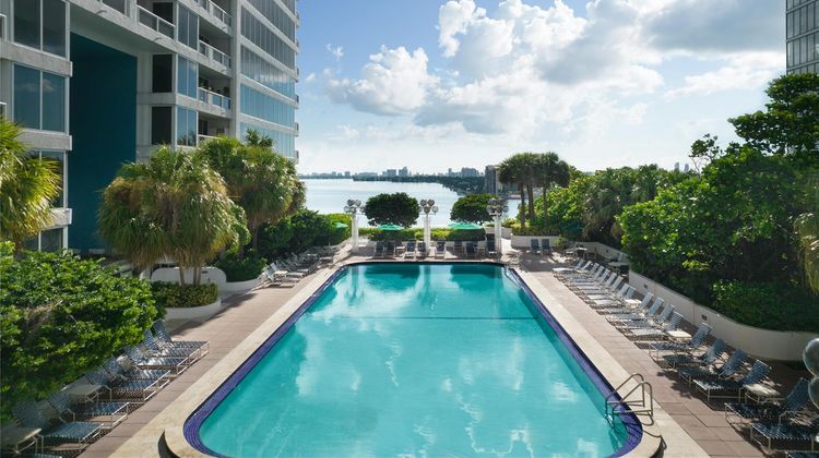Doubletree by Hilton Grand Biscayne Bay Pool