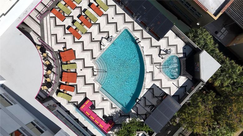 <b>Hampton Inn & Suites Miami Brickell Pool</b>. Images powered by <a href="https://iceportal.shijigroup.com/" title="IcePortal" target="_blank">IcePortal</a>.