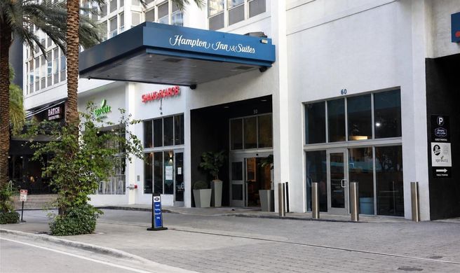 Hampton Inn & Suites Miami Brickell Exterior