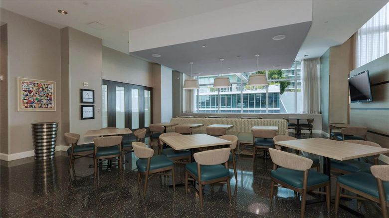 <b>Hampton Inn & Suites Miami Brickell Restaurant</b>. Images powered by <a href="https://iceportal.shijigroup.com/" title="IcePortal" target="_blank">IcePortal</a>.