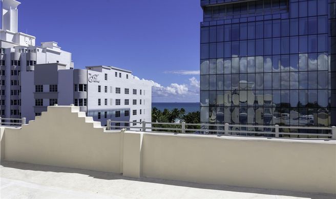 Hilton Garden Inn Miami South Beach Exterior
