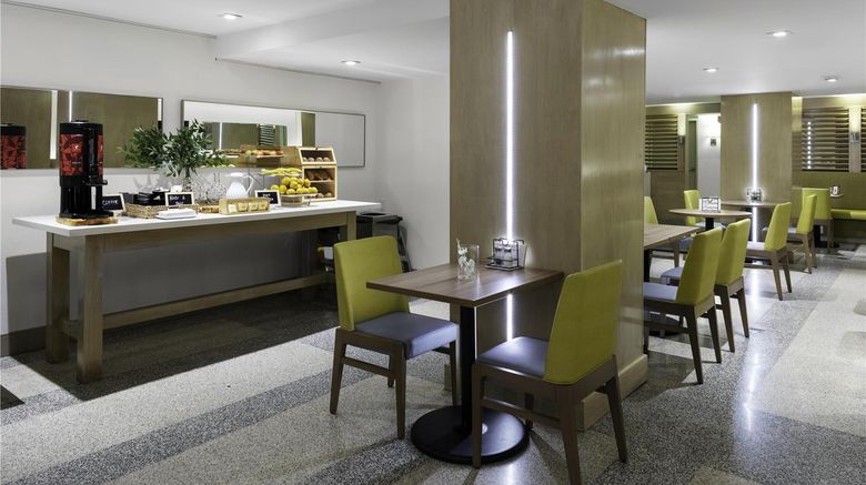 <b>Hilton Garden Inn Miami South Beach Restaurant</b>. Images powered by <a href="https://iceportal.shijigroup.com/" title="IcePortal" target="_blank">IcePortal</a>.