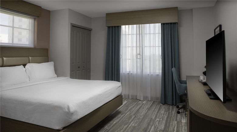 <b>Hilton Garden Inn Miami South Beach Room</b>. Images powered by <a href="https://iceportal.shijigroup.com/" title="IcePortal" target="_blank">IcePortal</a>.