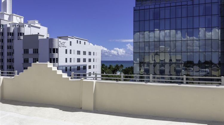 Hilton Garden Inn Miami South Beach Exterior