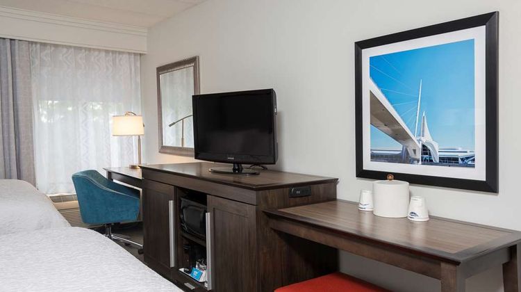 Hampton Inn Milwaukee NW Room