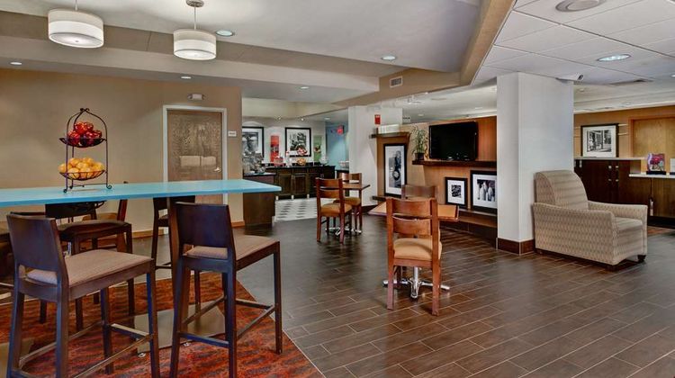 Hampton Inn Milwaukee NW Lobby