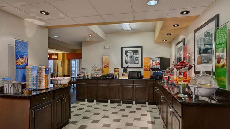Hampton Inn Milwaukee NW Restaurant
