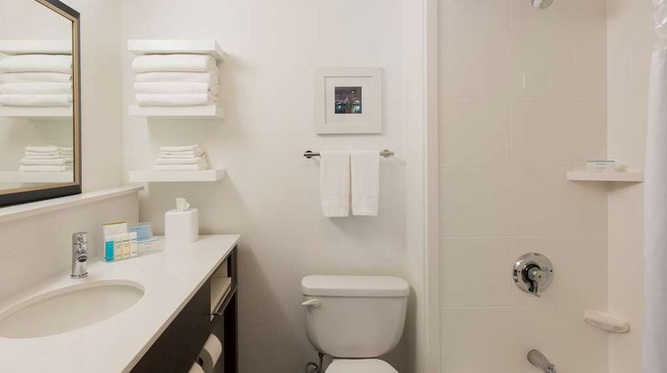 Hampton Inn Milwaukee NW Room