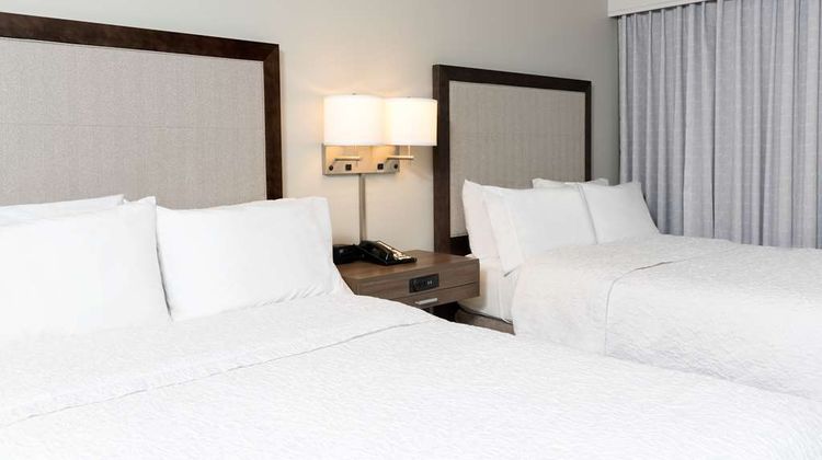 Hampton Inn Milwaukee NW Room