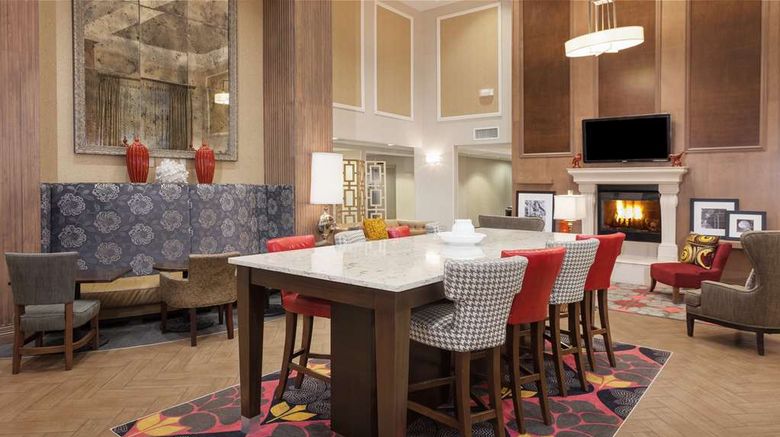 <b>Hampton Inn and Suites Munster Lobby</b>. Images powered by <a href="https://iceportal.shijigroup.com/" title="IcePortal" target="_blank">IcePortal</a>.