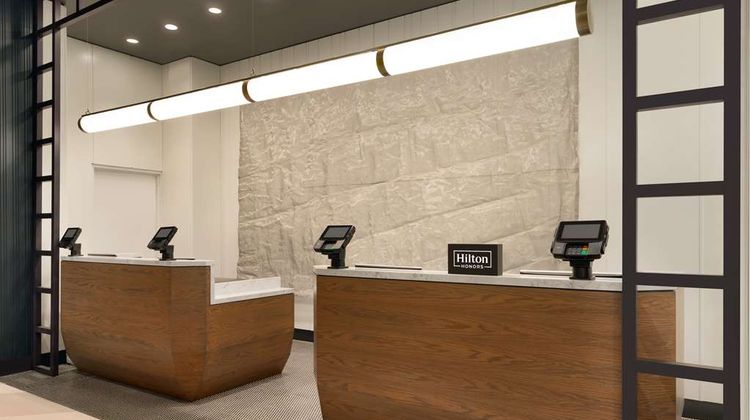 DoubleTree by Hilton New York Downtown Lobby