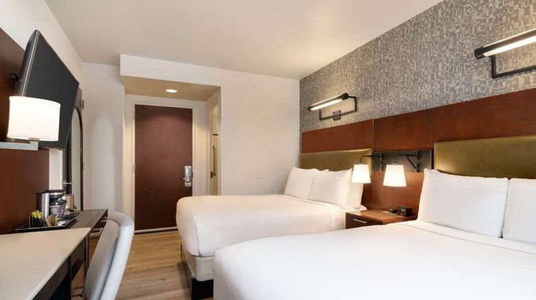 <b>DoubleTree by Hilton New York Downtown Room</b>. Images powered by <a href="https://iceportal.shijigroup.com/" title="IcePortal" target="_blank">IcePortal</a>.