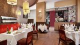 <b>DoubleTree by Hilton New York Downtown Restaurant</b>. Images powered by <a href="https://iceportal.shijigroup.com/" title="IcePortal" target="_blank">IcePortal</a>.