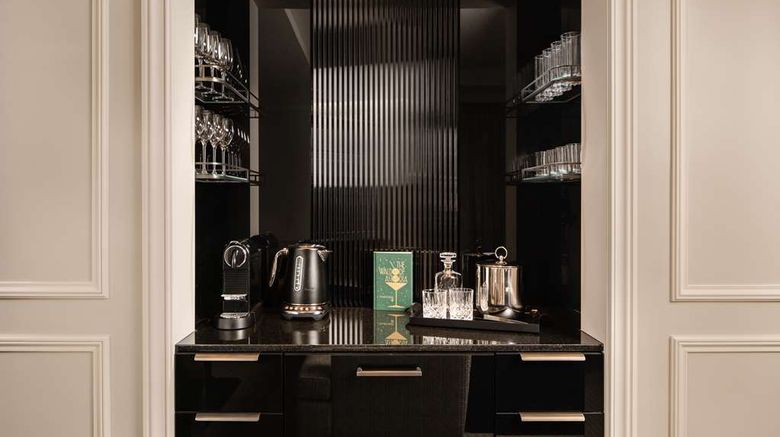 <b>Waldorf Astoria New York Suite</b>. Images powered by <a href="https://iceportal.shijigroup.com/" title="IcePortal" target="_blank">IcePortal</a>.
