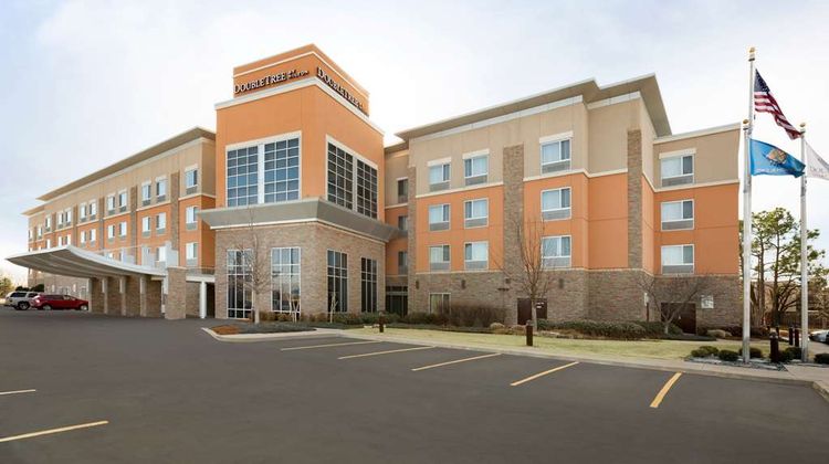 DoubleTree by Hilton Oklahoma City Arpt Exterior