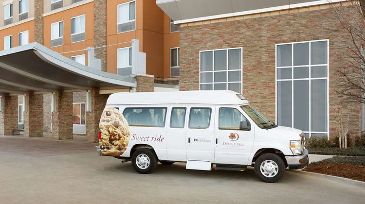 DoubleTree by Hilton Oklahoma City Arpt Exterior