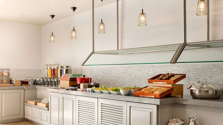 <b>DoubleTree by Hilton Oklahoma City Arpt Restaurant</b>. Images powered by <a href="https://iceportal.shijigroup.com/" title="IcePortal" target="_blank">IcePortal</a>.