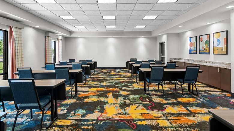 <b>Hampton Inn & Suites Pauls Valley Meeting</b>. Images powered by <a href="https://iceportal.shijigroup.com/" title="IcePortal" target="_blank">IcePortal</a>.