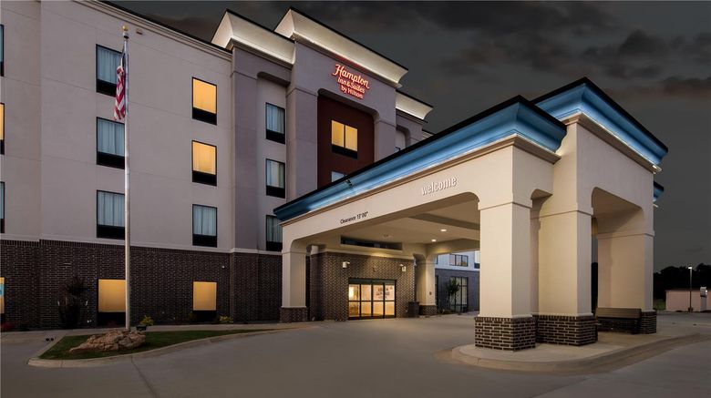 <b>Hampton Inn & Suites Pauls Valley Exterior</b>. Images powered by <a href="https://iceportal.shijigroup.com/" title="IcePortal" target="_blank">IcePortal</a>.